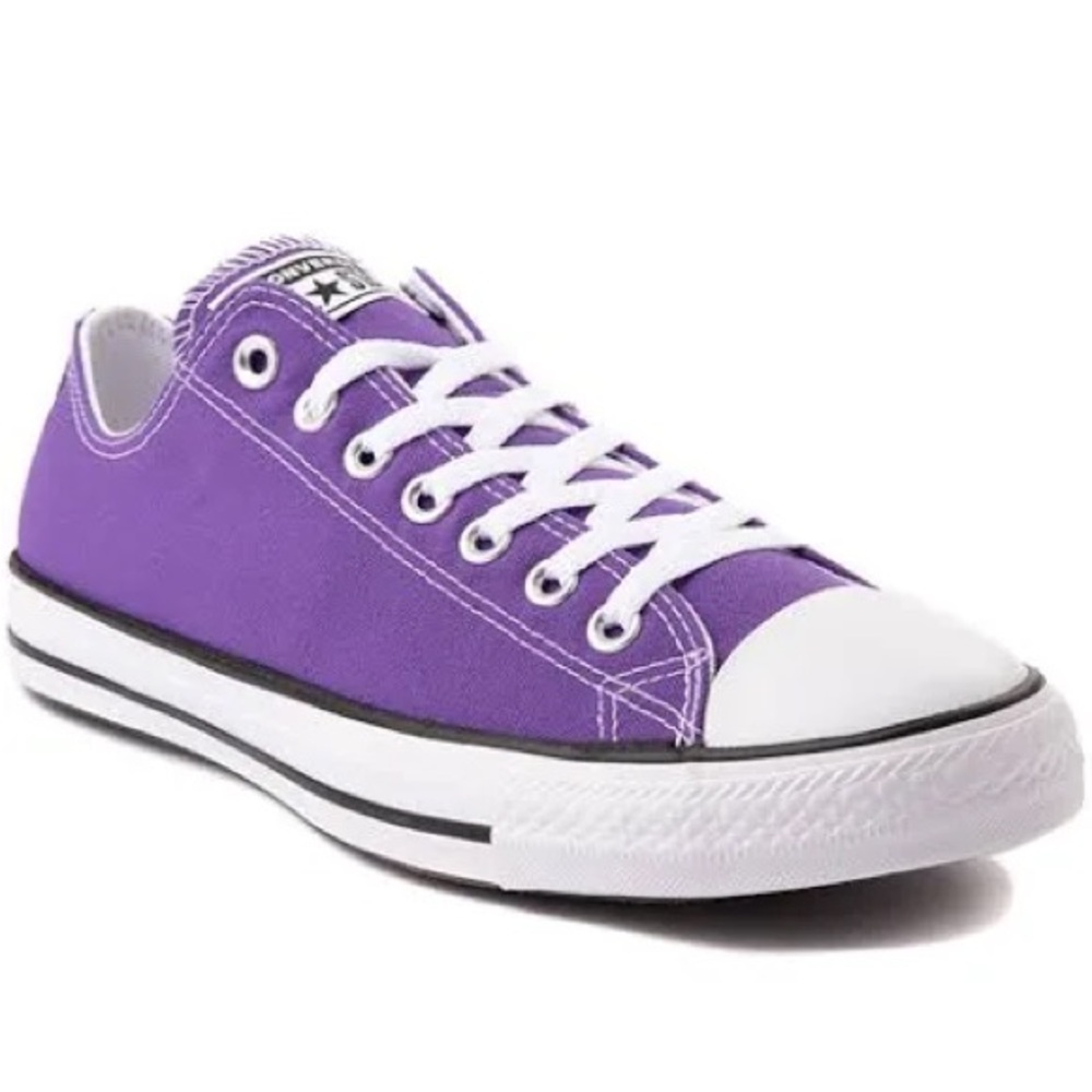 Converse Chuck Taylor All Star Low Sneaker
Women’s 7.5
Electric Purple